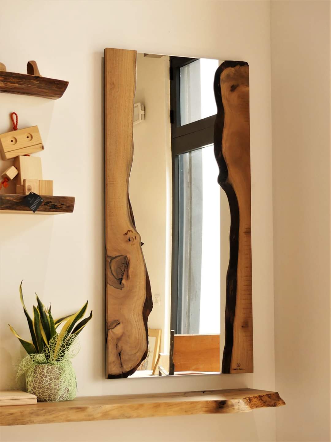 Specchio in legno di design - Legno di Puglia - Complementi d'arredo 